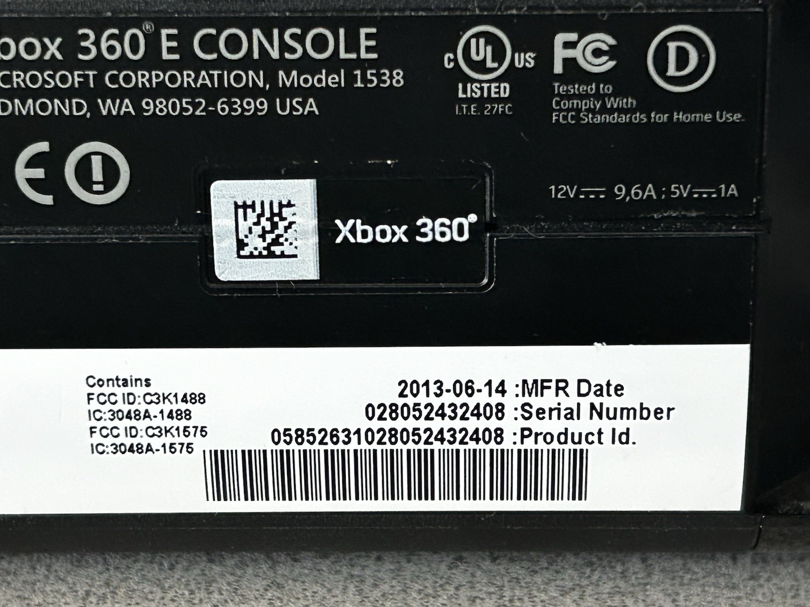 Microsoft Xbox 360 E 4GB Black Console Bundle
