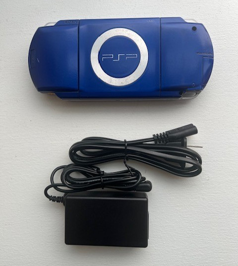 PSP 1000 – Metallic Blue + Official Sony Memory 1GB + Charger – GOOD CONDITION