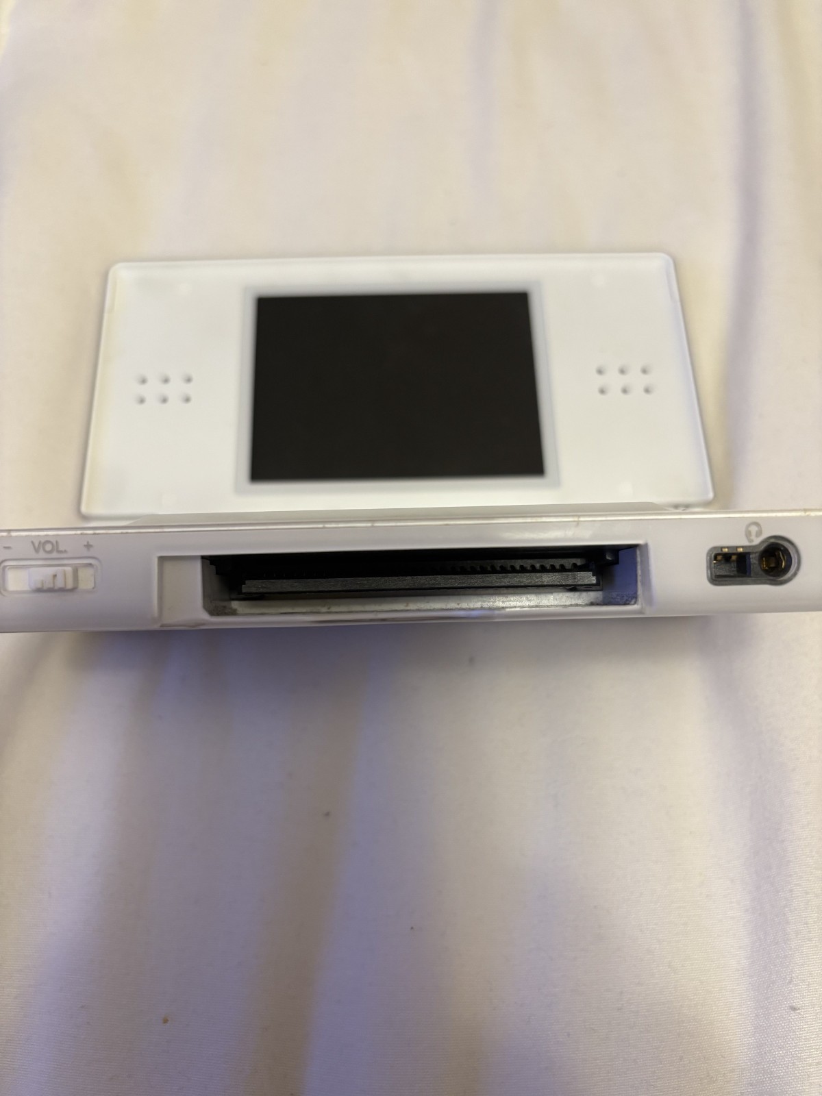Nintendo DS Lite Handheld Console – Polar White – Charger included – No Stylus