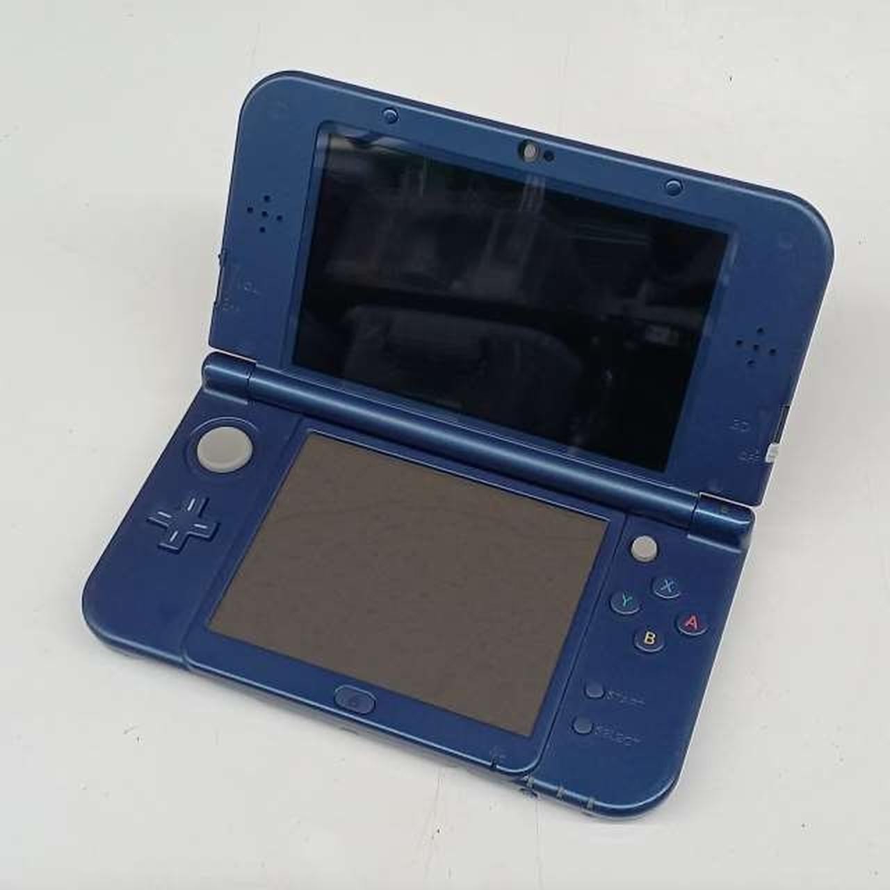 New Nintendo 3DS XL (LL) RED-001 with 4GB microSD Card Retro Game Console A3423