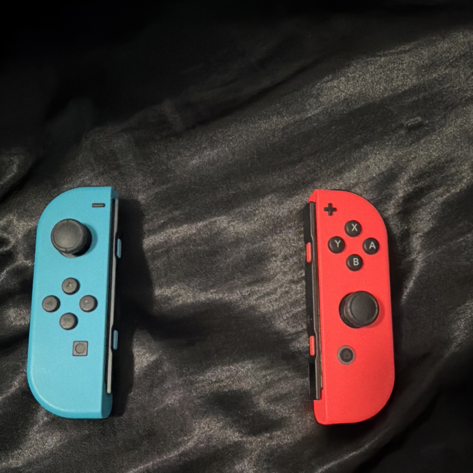 Nintendo Switch 32GB Console Black Red Blue Joy-Con HDMI Wi-Fi Handheld