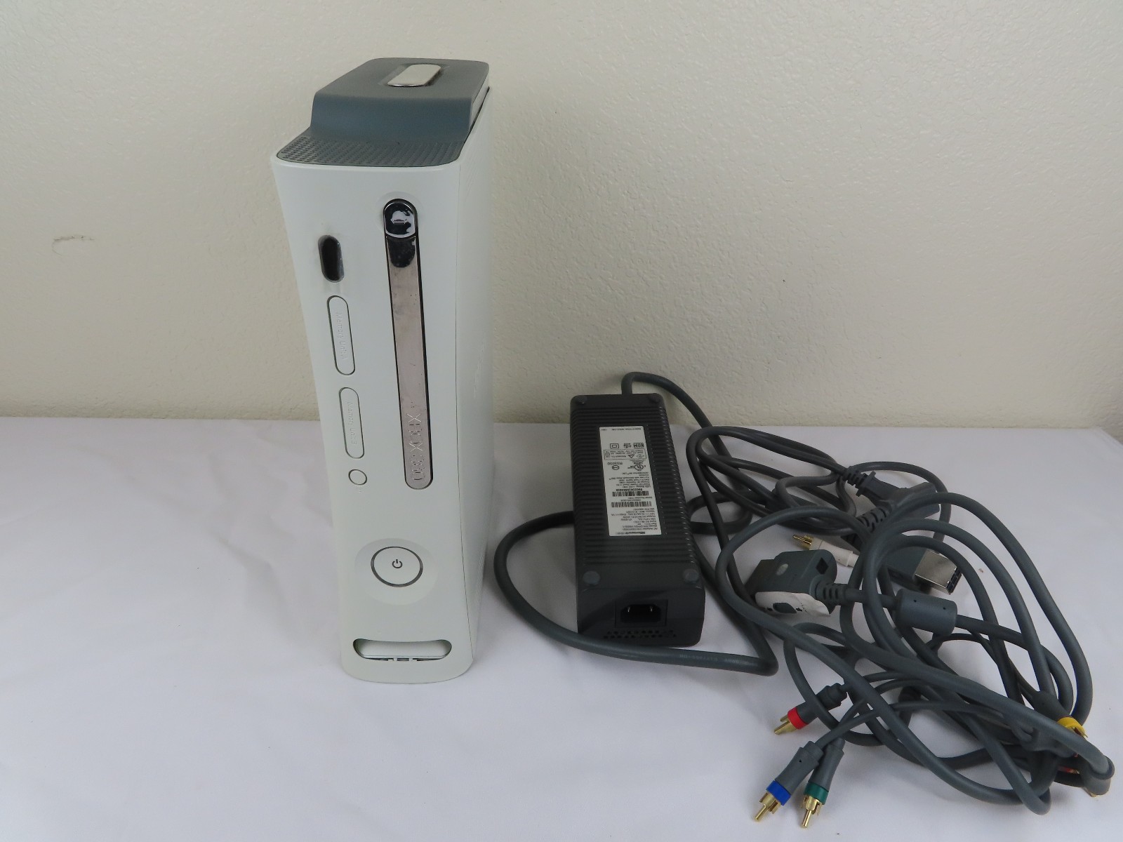 XBOX 360 Console ONLY Microsoft For Parts Or Repair Turns On Red Light