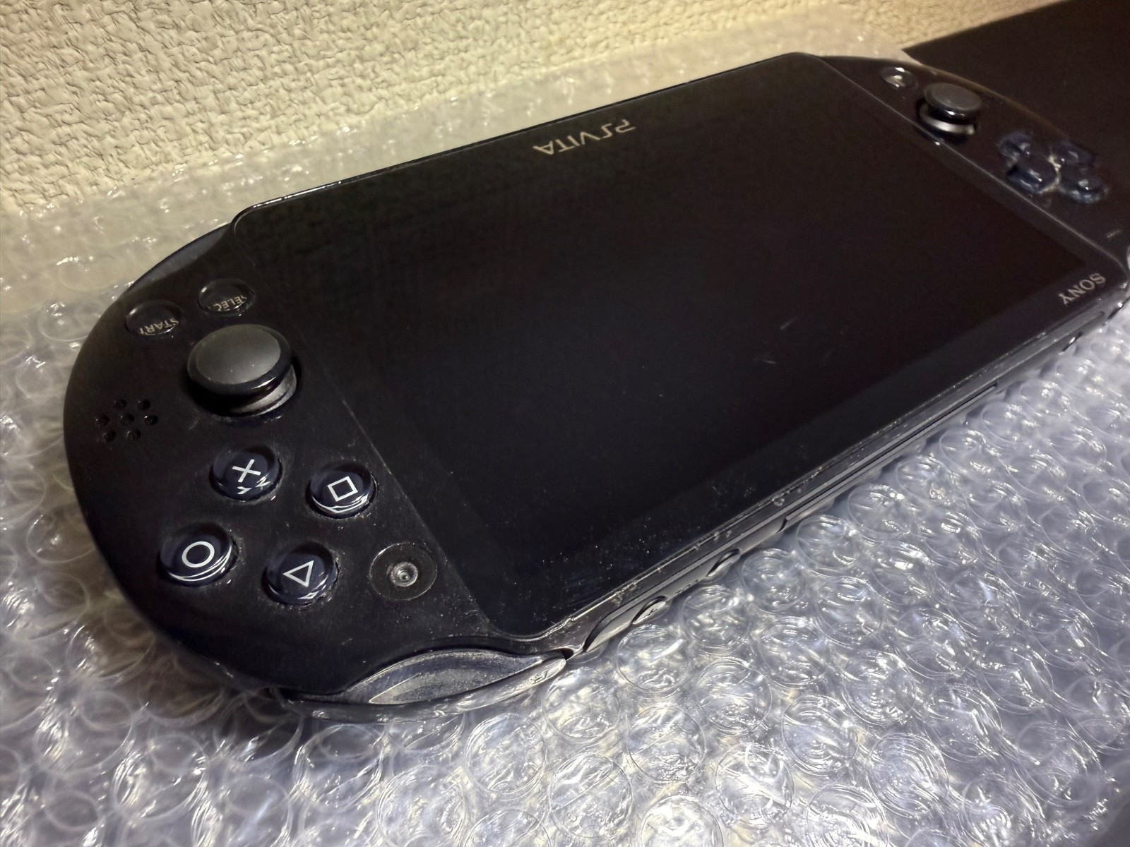PS Vita PCH-2000 Black Console Minecraft 8GB All buttons tested
