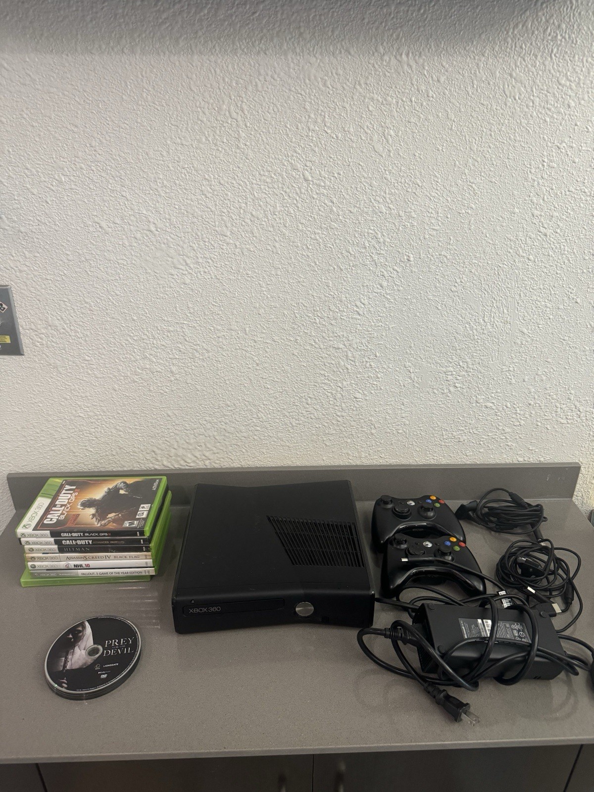Xbox 360 S 250G Black Bundle w/ 2 Controllers + Games, Movies & Music