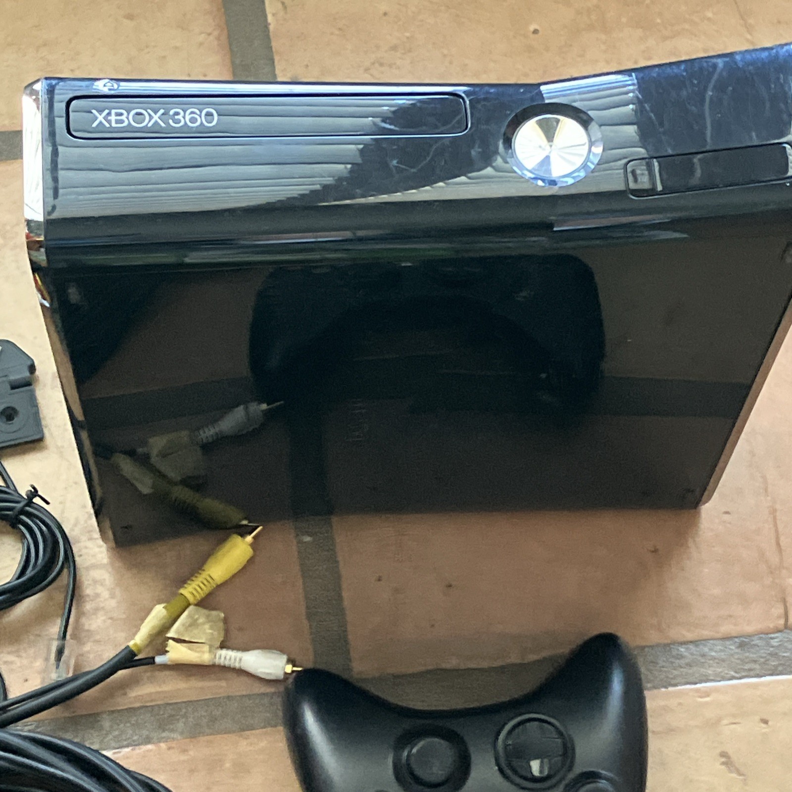 Microsoft XBox 360 S Console Model 1439 250gb Kinect Bundle Used With 12 Games