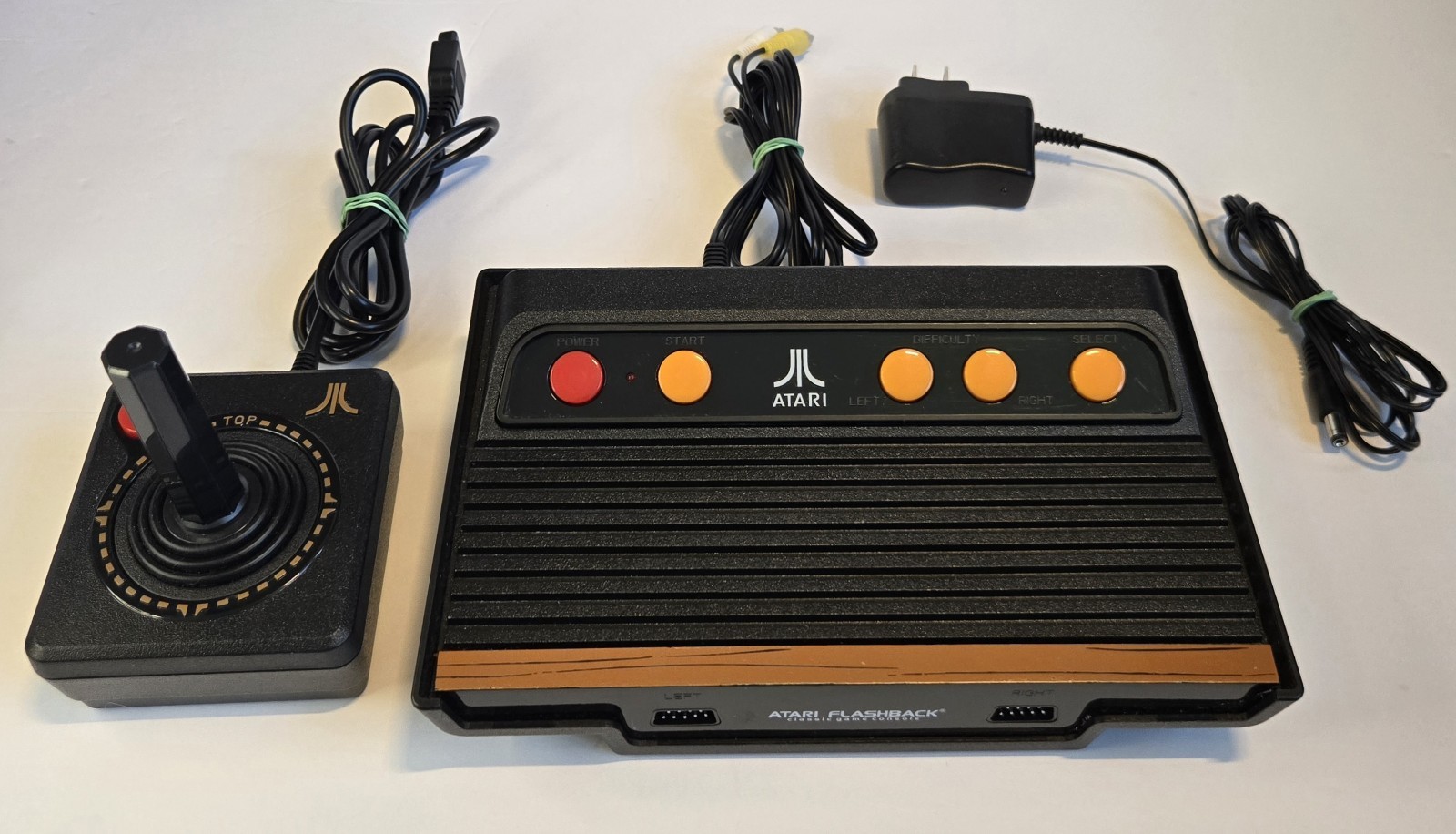 Atari Flashback 8 – 105 Built-in Games – 1 Wired Controller – Tested