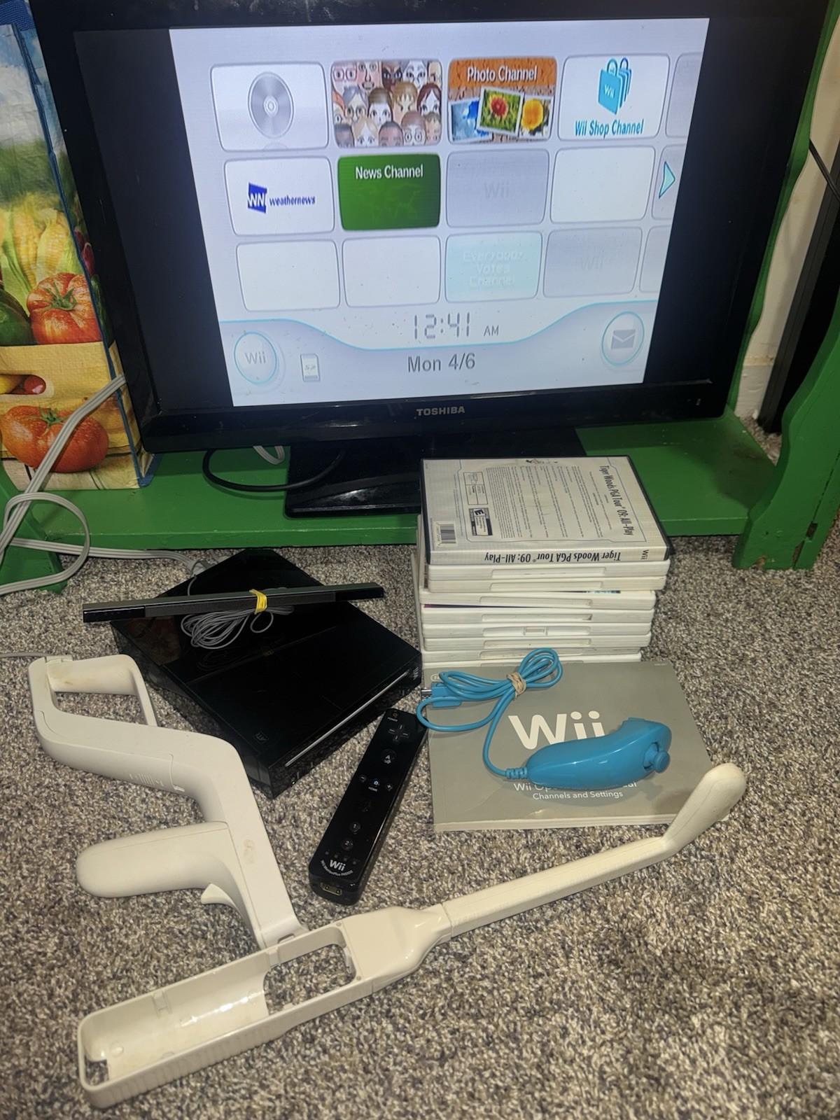 Black Wii Bundle With 9 Mystery Games W/Golf And Gun Accessory Tested Clean Unit