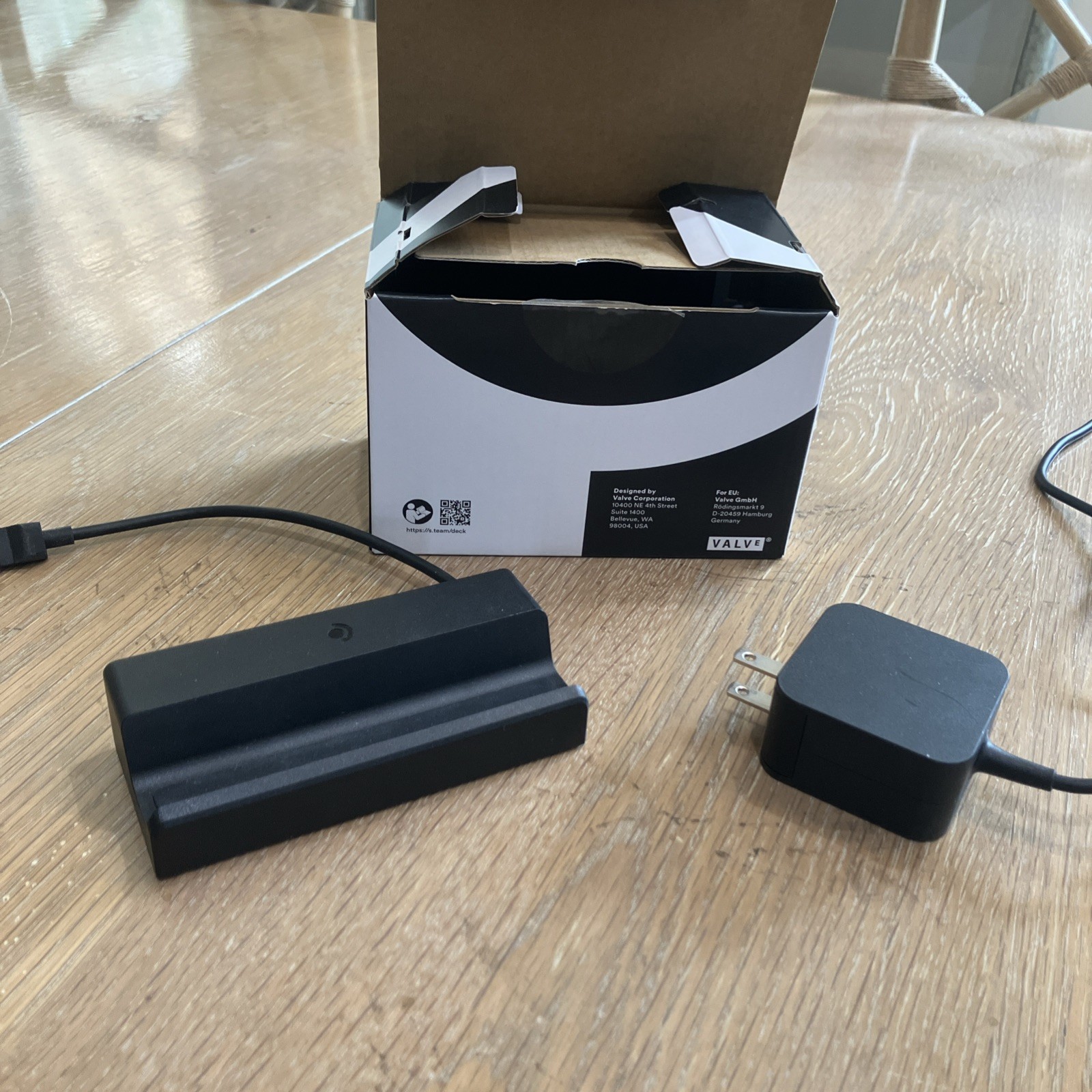 Valve Steam Deck OLED 1TB White Limited Edition + “Dock + US Wall Charger”
