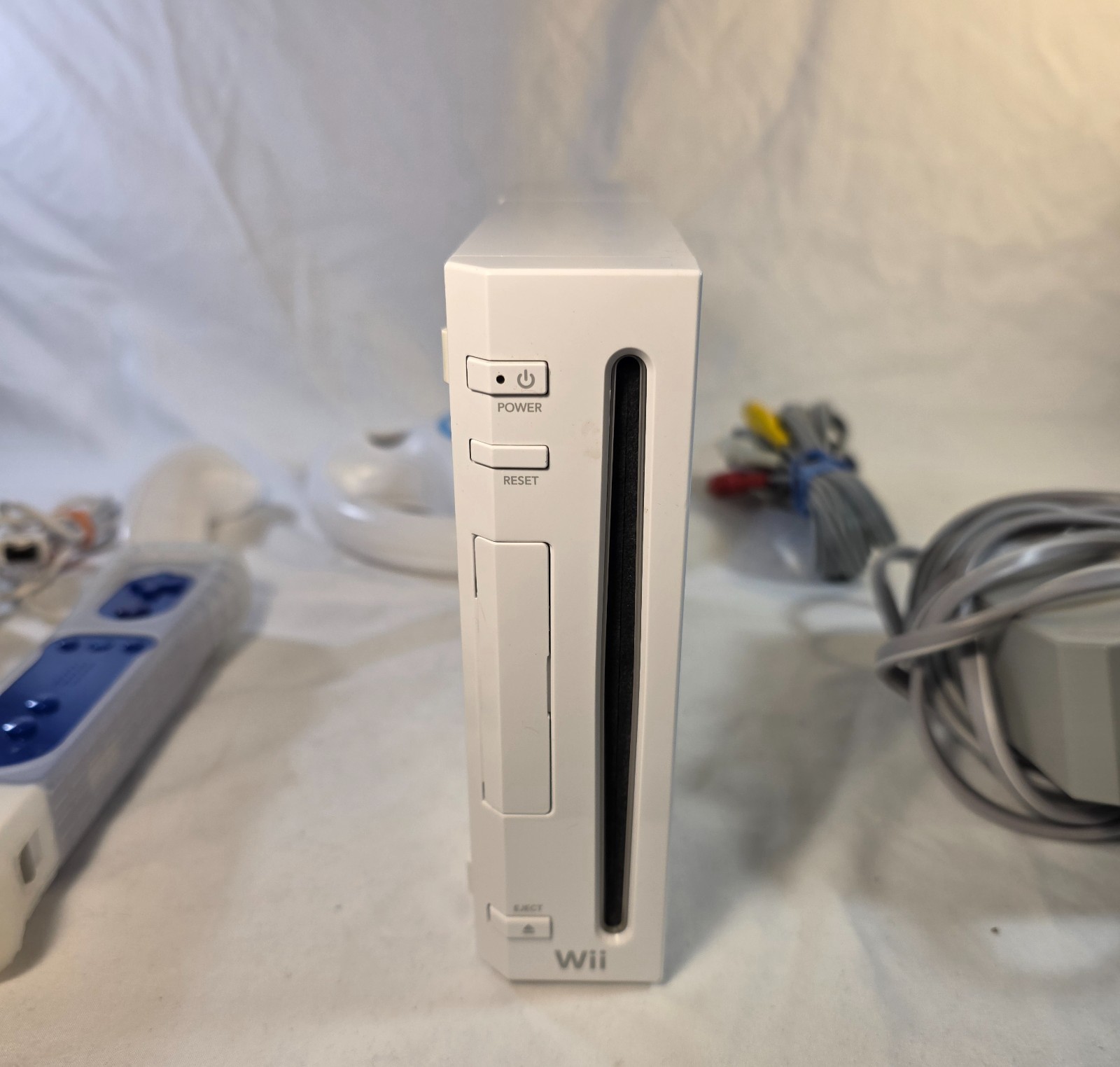 Nintendo Wii Console Bundle 2 Remotes Nunchuck Steering Wheel Cords
