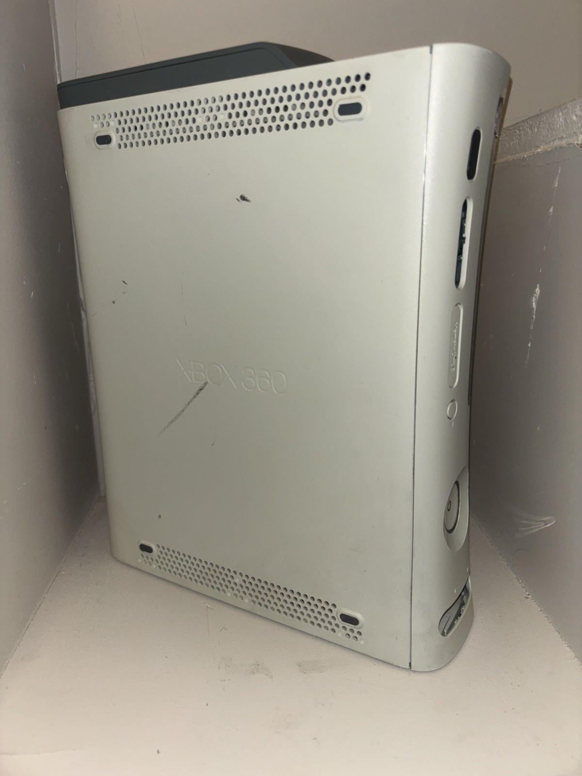 Microsoft Xbox 360 Pro 60GB Console – Matte White