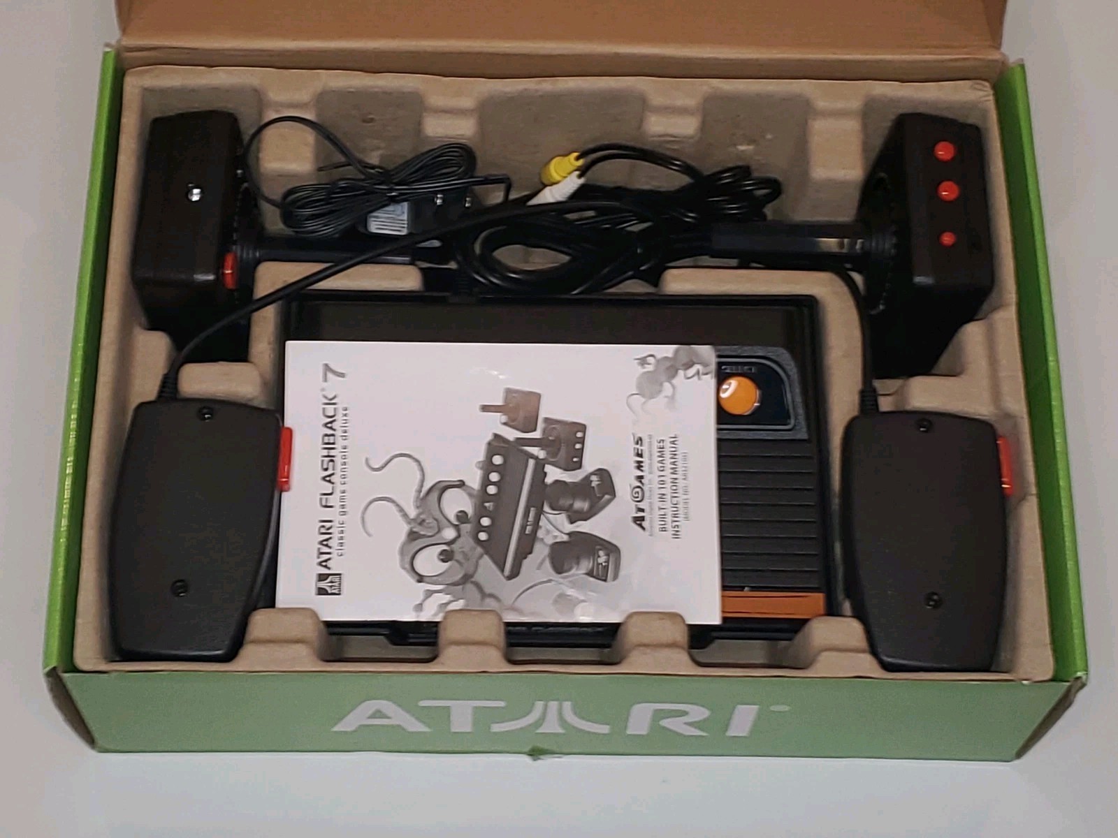 ATARI 2600 Flashback 7 Deluxe Mini Classic Video Game System 101 Games 2 Paddle