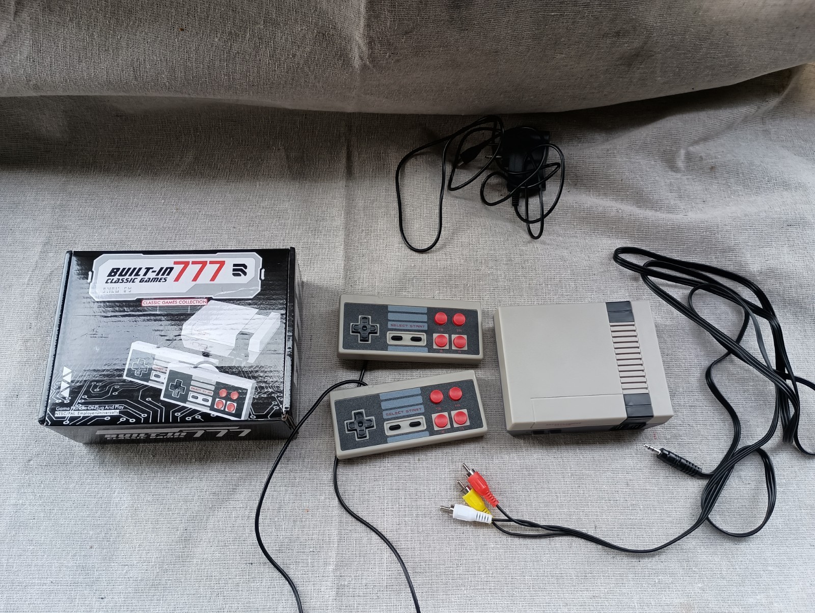 Retro Classic Video Games, Plug and Play, Built-In 777, NES Knock Off, 80s, 90s