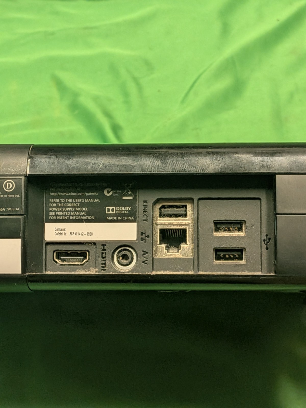 Xbox 360 E Model 1538 Console & Minecraft Loose Disc – Powers On – Read Note