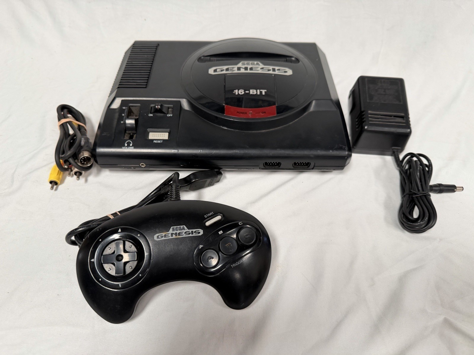 Sega Genesis Model 1601 Gen 1 Console System Bundle – Tested and Works