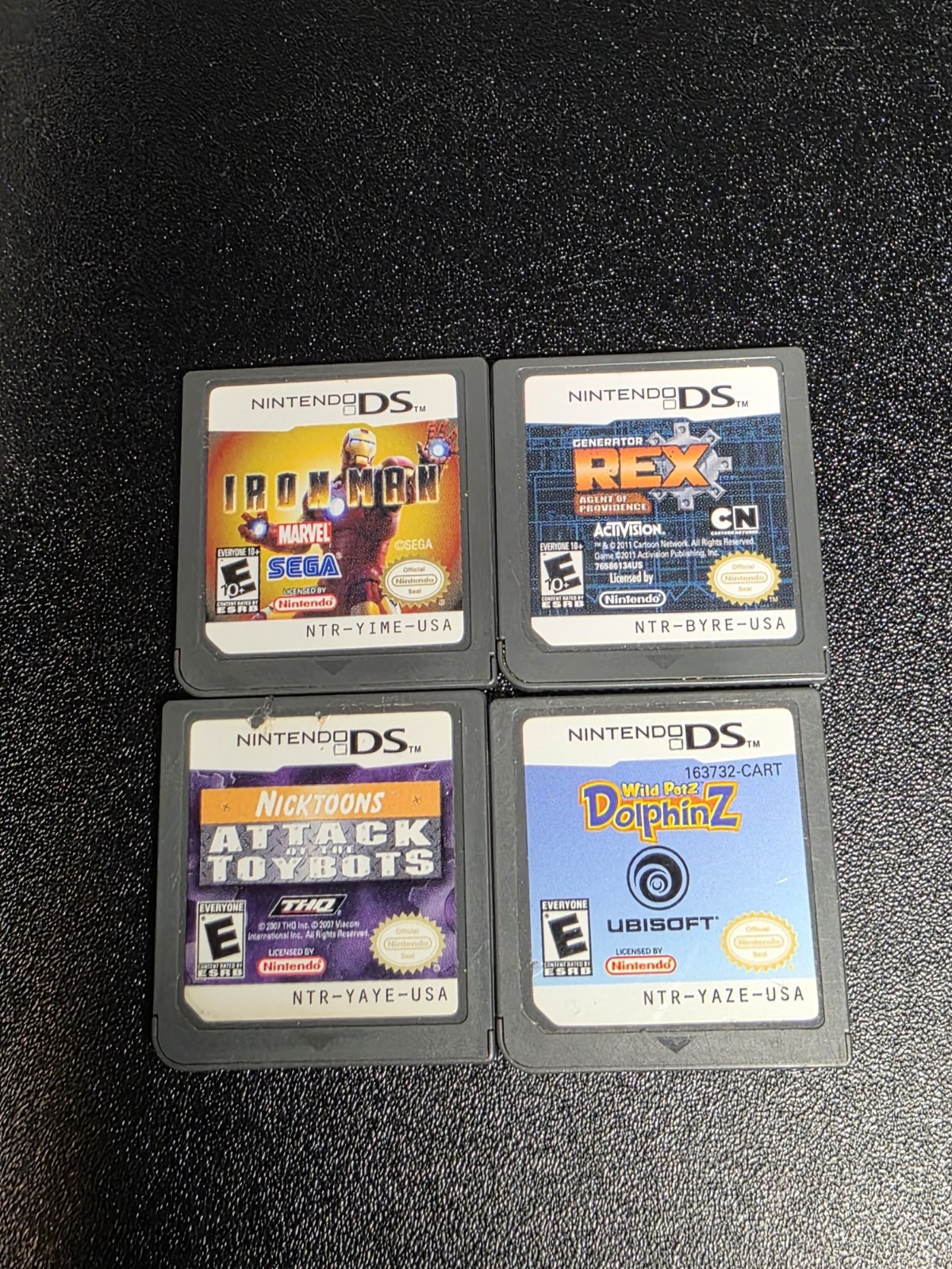 Nintendo DSi Console Bundle Black w/ Charger, Carrying Case, 4 Games & Cartridge