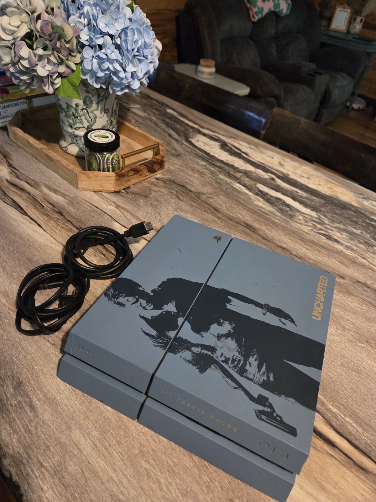 Sony PlayStation 4 500GB Uncharted 4 Limited Edition – Blue